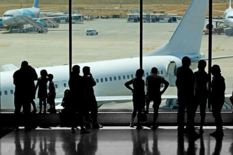 Implicações jurídicas decorrentes de atraso de voo: conheça seus direitos