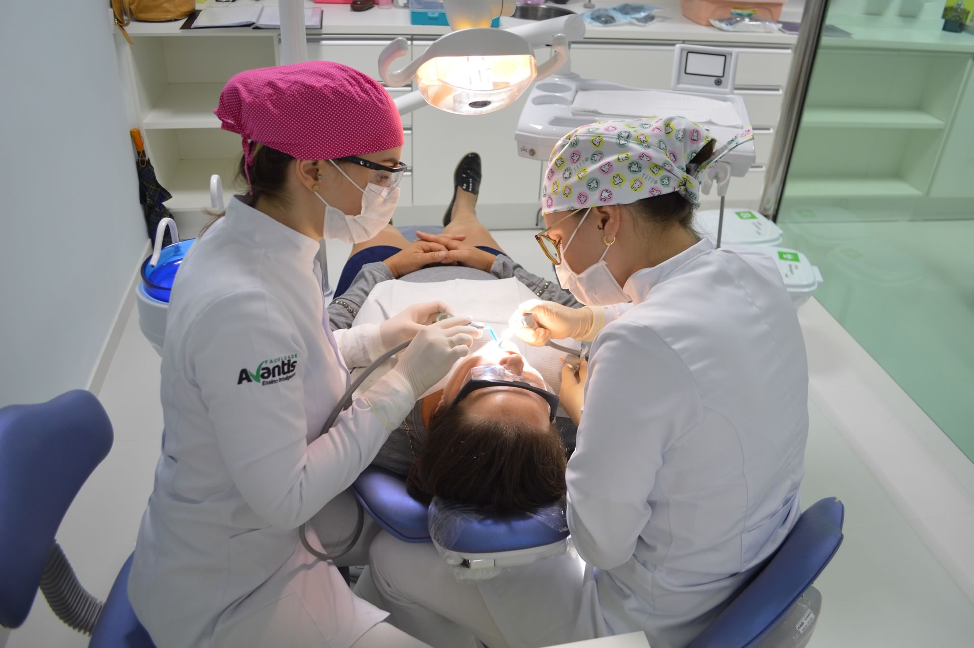 Clínica de Odontologia da UniAvan abre vagas para realização de Prótese Total Dentária gratuita