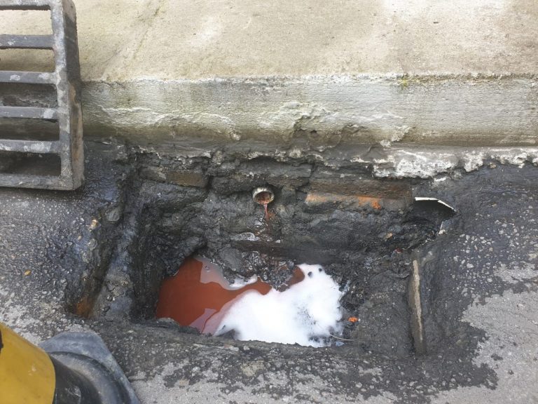 Mais uma ligação de esgoto irregular é encontrada na bacia do Canal Marambaia
