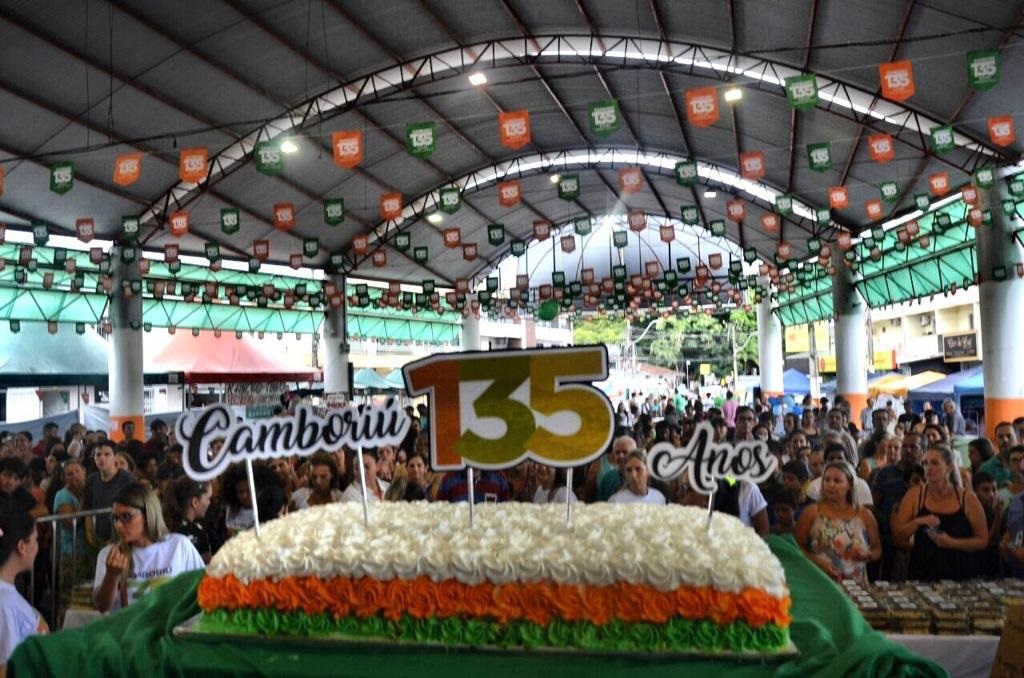 Cerca de 10 mil pessoas participaram das comemorações dos 135 anos de Camboriú