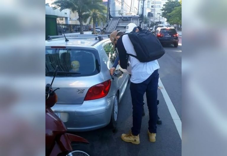 Motorista embriagado é autuado após deixar o combustível acabar na Avenida Atlântica