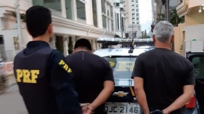 Dois homens são detidos com picape roubada e clonada na BR 101 em Itapema
