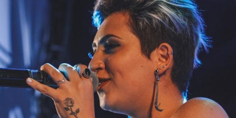 Joana Castanheira faz show gratuito em Balneário Camboriú nesta quarta-feira, 22