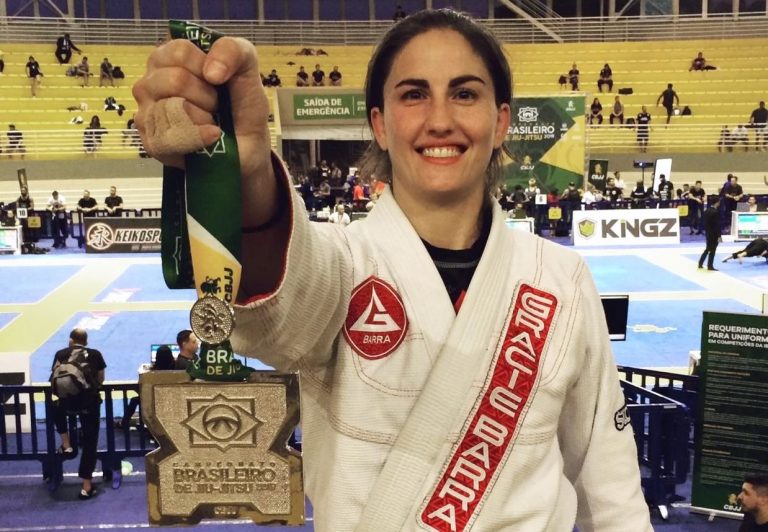 Jiu-jítsu: Professora do Gracie Barra se consagra vice-campeã faixa preta em campeonato brasileiro