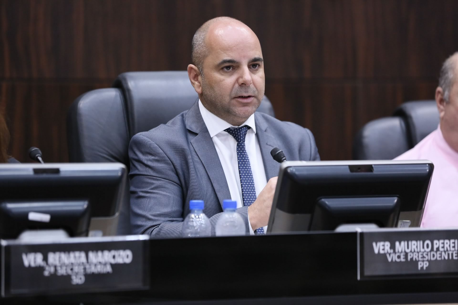Vereador Murilo cobra a implantação do sistema de prontuário e agendamento eletrônico em Itajaí