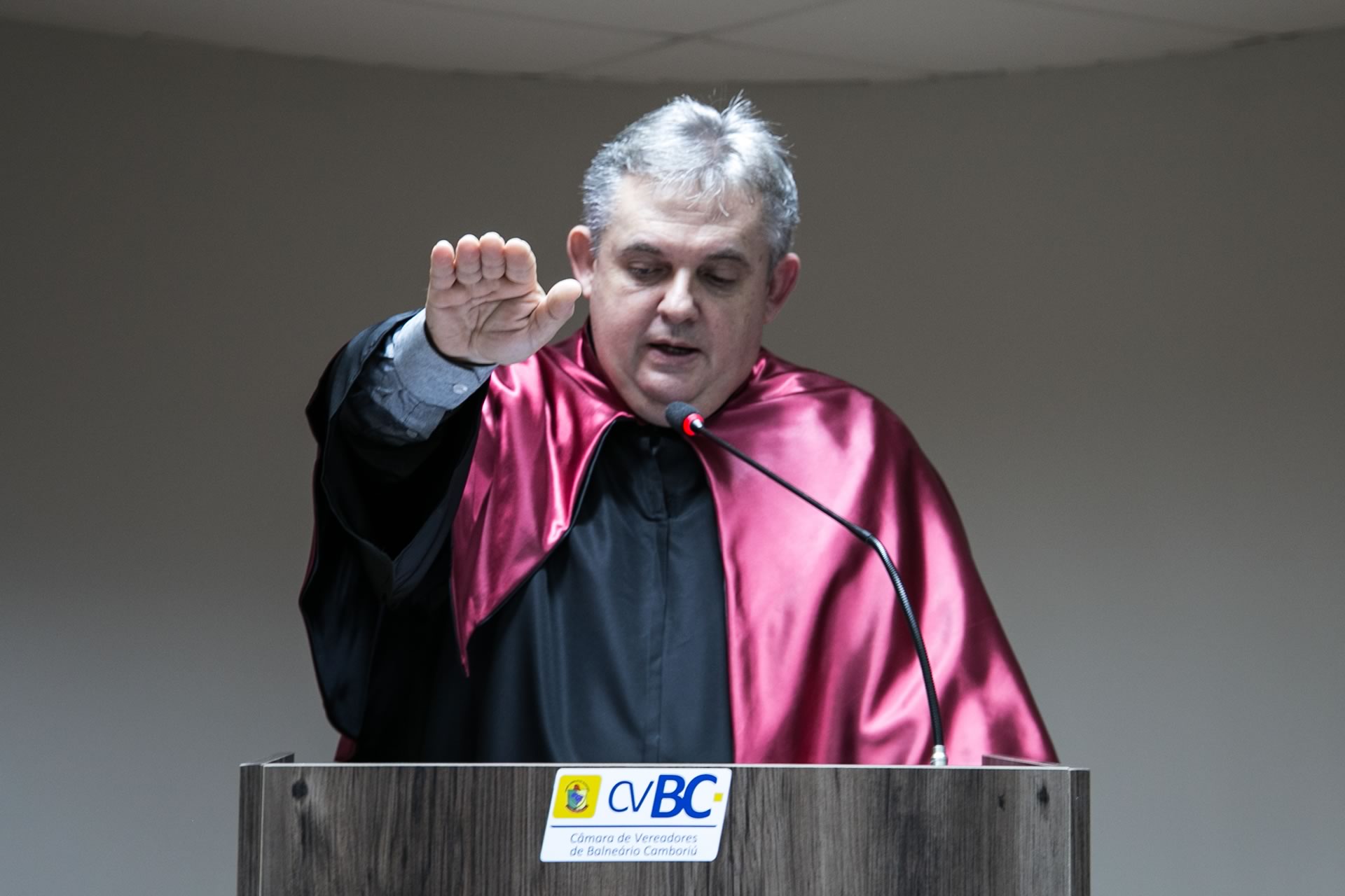 Diretor-geral da Udesc Balneário Camboriú toma posse em cerimônia na Câmara