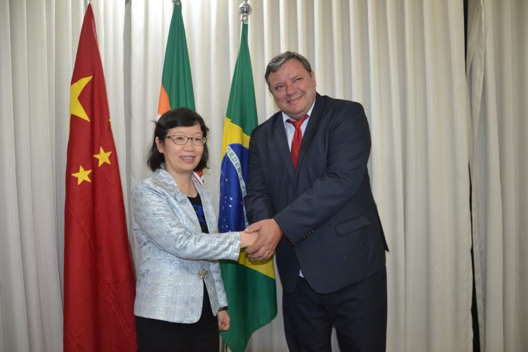 Prefeito Elcio recebe a Cônsul-geral da China