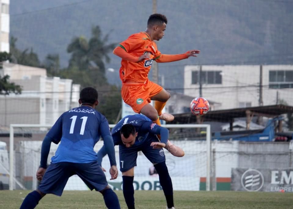 Camboriú vence o Guarani de Palhoça por 1×0 e segue sonhando