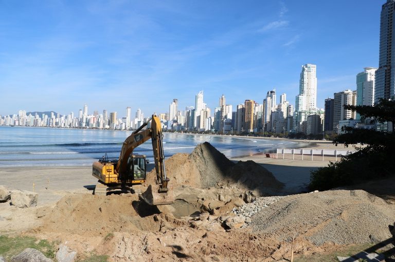 Obra do Molhe do Pontal Norte começou nesta quarta-feira, 10