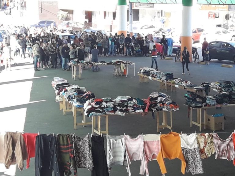 Meia tonelada de roupas será doada no Monte Alegre