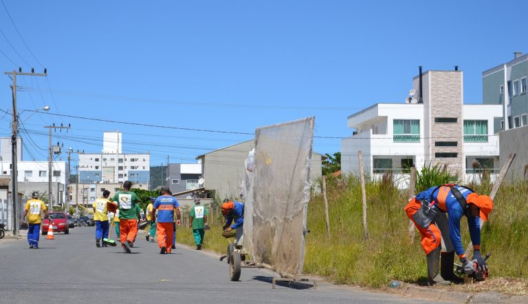 Prefeitura de Camboriú realiza mutirão de limpeza na cidade