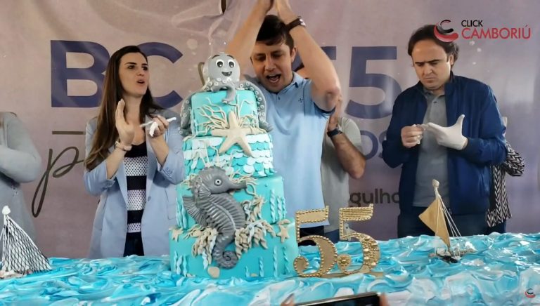 BC 55 anos: Corte de bolo na rua 3100 e no Bairro da Barra