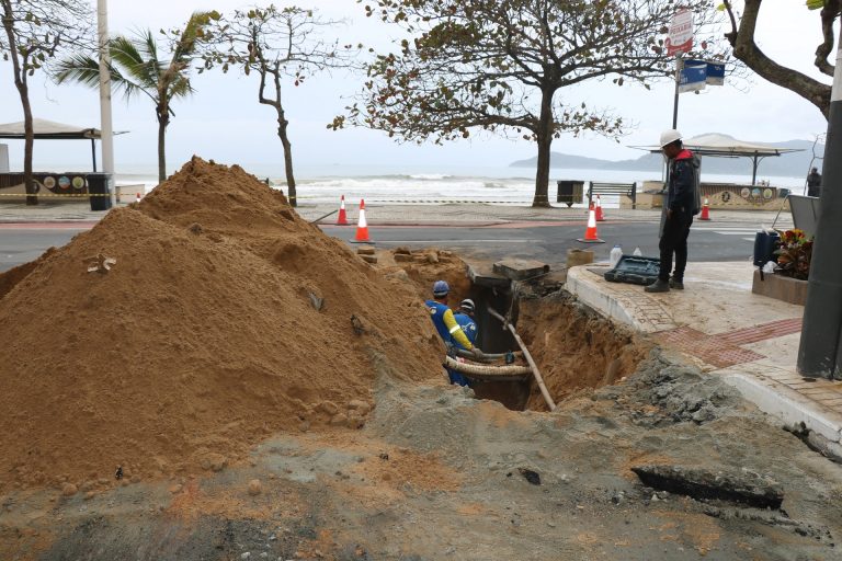 Inicia inserção de tubos do Emissário na galeria da Barra Sul