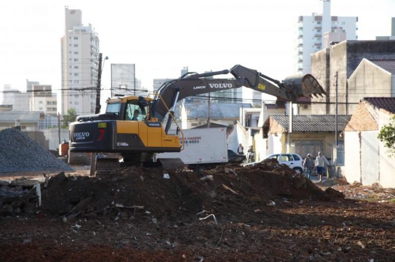 Iniciam as obras de prolongamento da rua Umbelino de Brito, no Centro