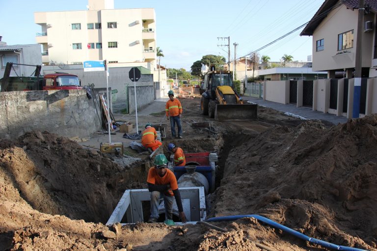 Novo trecho do prolongamento da 4ª Av. recebe obras de drenagem