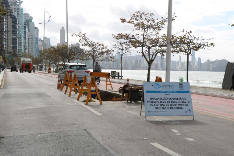 Obra do Emissário têm nova frente de trabalho na Av. Atlântica na Barra Sul
