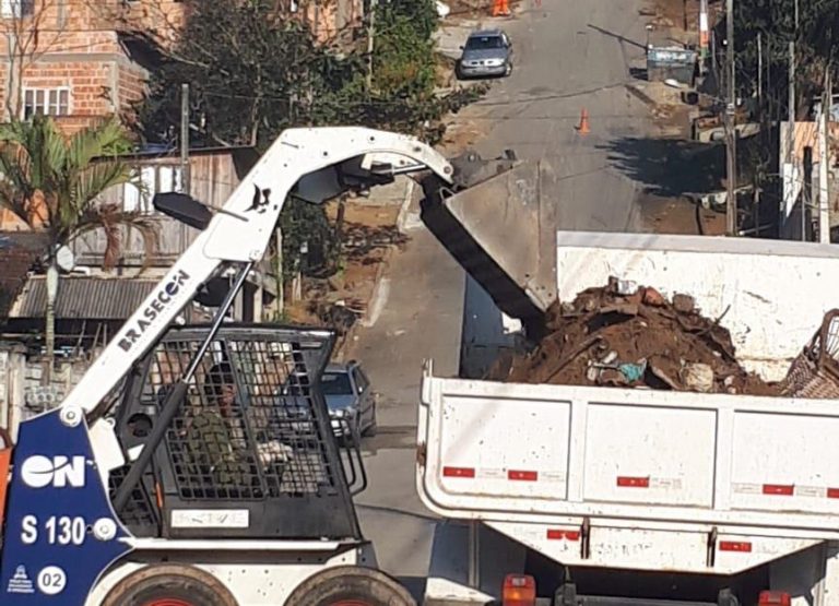 Obras de Camboriú intensifica limpeza no Conde Vila Verde