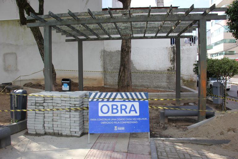 Secretaria de Obras trabalha na revitalização de duas praças