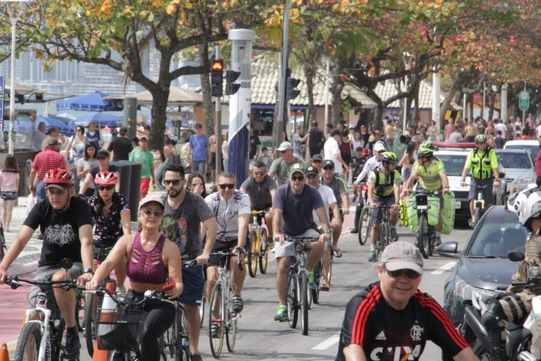 Passeio Ciclístico pela Segurança no Trânsito agita o centro de BC