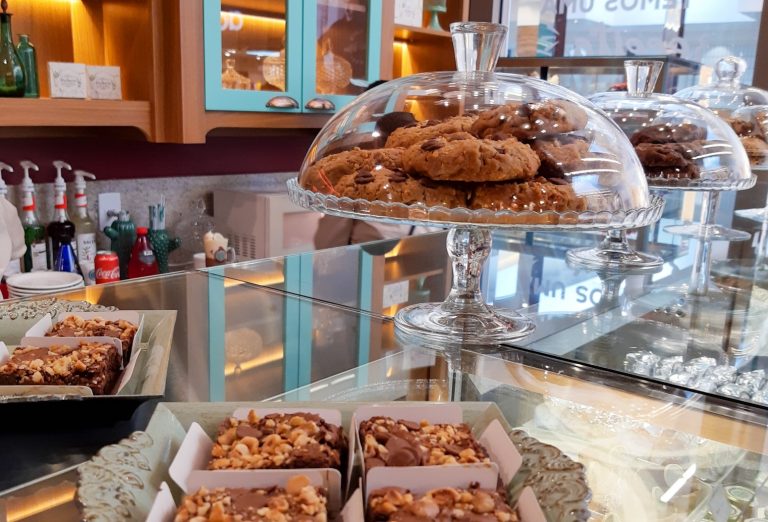 Das Gurias Bolaria e Brigaderia inaugura na Praça Gourmet do Balneário Shopping