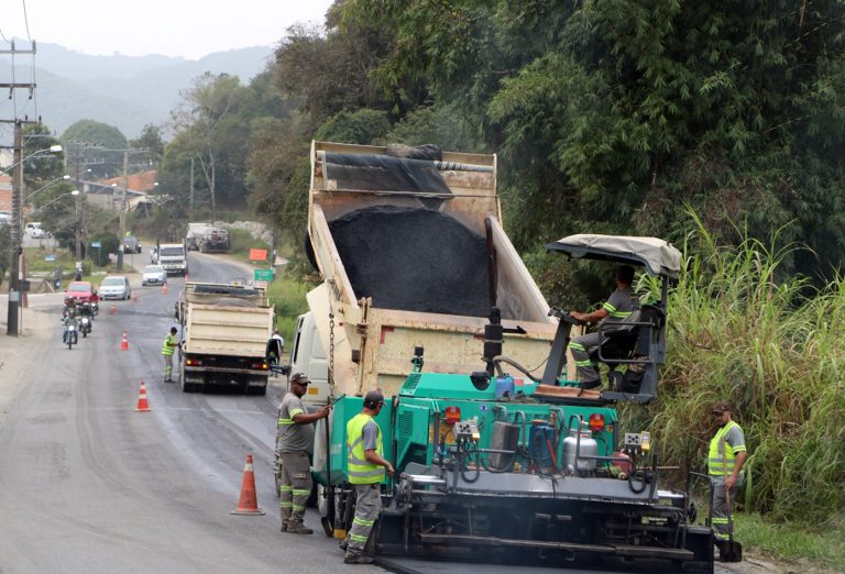 Iniciada a pavimentação da Av. José Alves Cabral