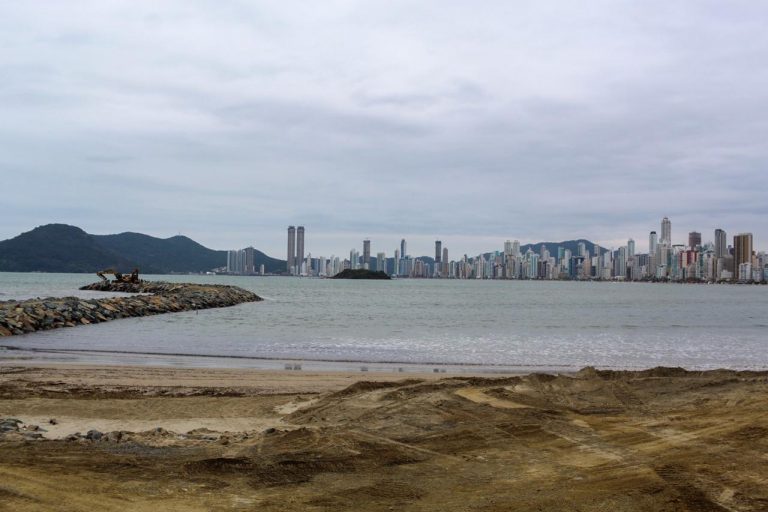 Molhe do Pontal Norte: obra chega aos 300 metros