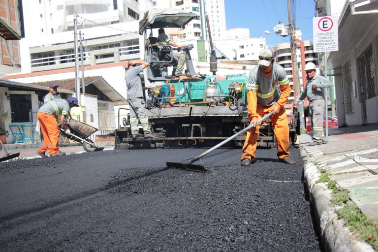 Semana inicia com trabalhos de Requalificação em ruas do Centro