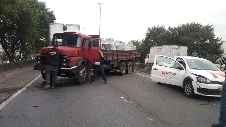 Agentes de Trânsito atendem dois acidentes em sequencia na marginal e na BR-101