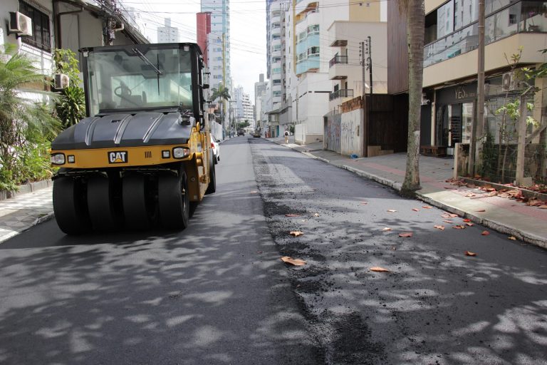 Pavimentação inicia na Rua 951