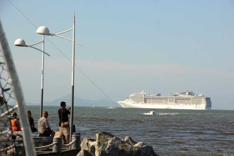 Navio MSC Fantasia atrasa e chega a Balneário Camboriú nesta sexta-feira