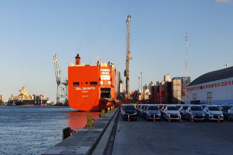 Porto de Itajaí soma quase 34 mil veículos importados
