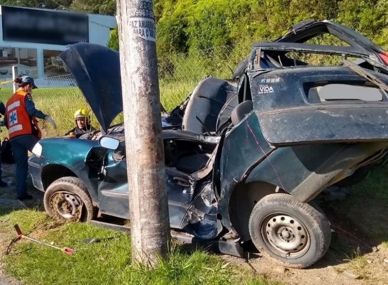 Carro capota no Morro Cortado e motorista morre