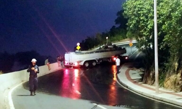 Av. Panorâmica: Carreta carregada de água não consegue subir e bloqueia trânsito