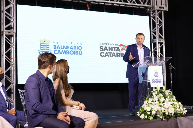 Em BC, governador anuncia investimentos para o turismo e protocolos contra a Covid-19 na temporada