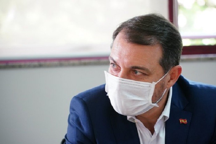 Governador de SC afirma que após chegada da vacina municípios receberão doses em 24h