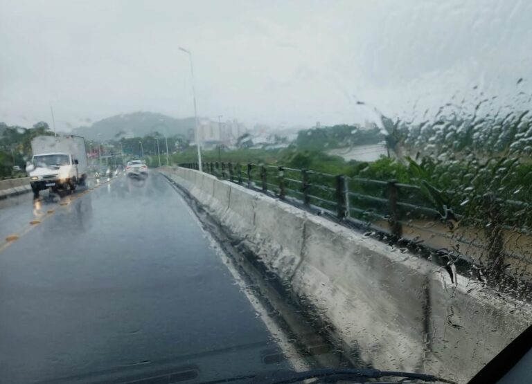Jovem de 16 anos que queria se jogar da ponte do Barranco é salvo por populares