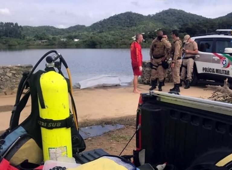 Jovem cai na água e morre afogado no Parque Linear em Camboriú