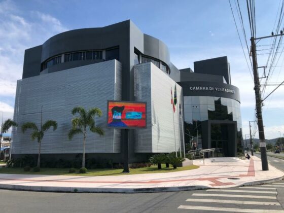 Câmara de Balneário Camboriú restringe acesso ao prédio a vereadores e servidores