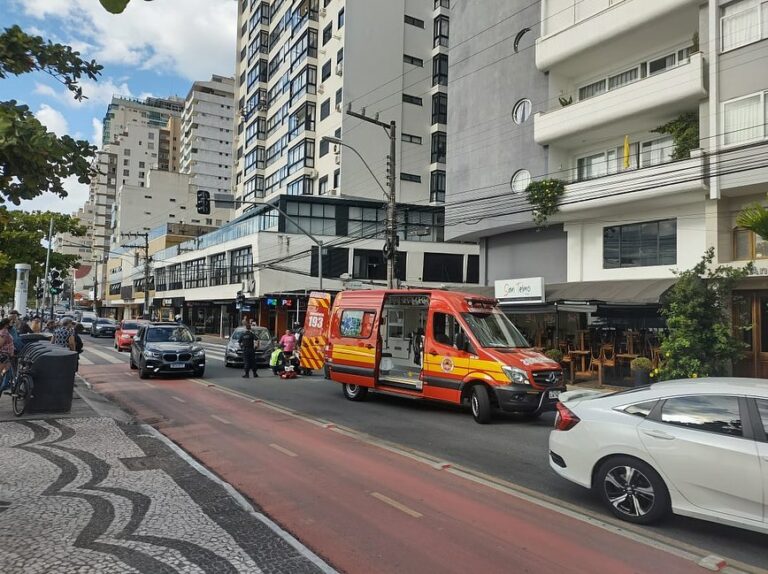 Idoso é atropelado na faixa de pedestre na Avenida Atlântica