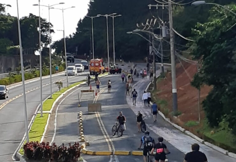 Ciclista atropela pedestre na Estrada da Rainha
