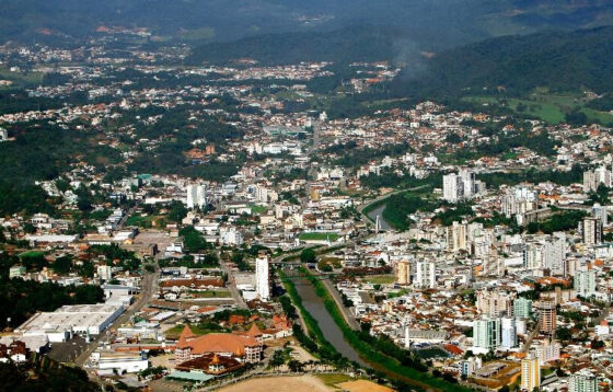 Brusque é a cidade da região da Foz do Itajaí com menor tempo de abertura de empresas