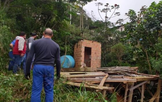 Força Tarefa demole casas e galpão na Vila Fortaleza