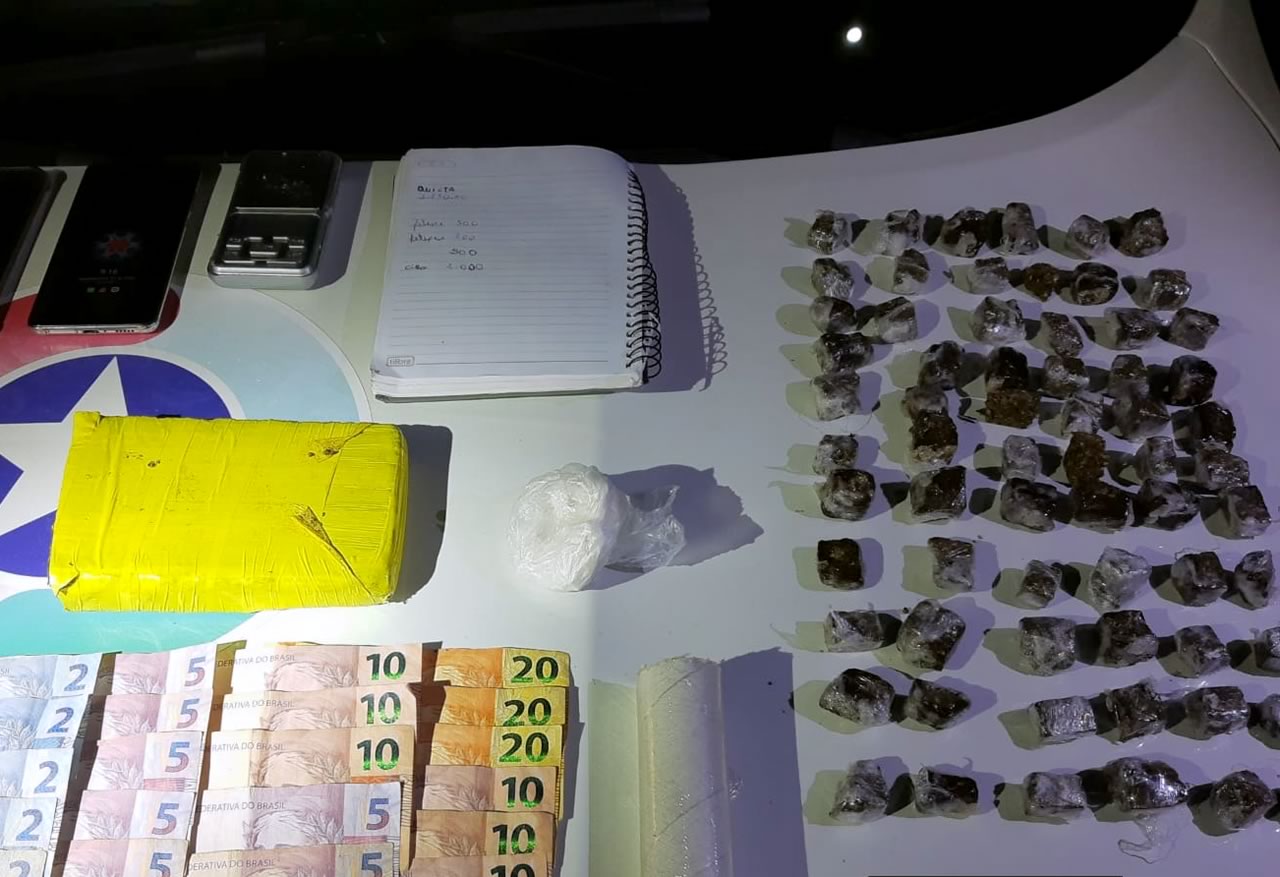 Casal joga droga no vaso sanitário para tentar se livrar de flagrante no Conde Vila Verde 1 droga conde
