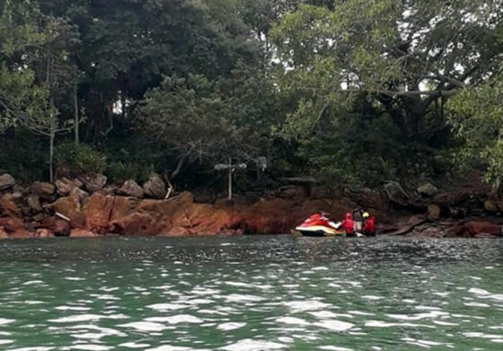 Colchões infláveis furam e náufragos são resgatados na Ilha das Cabras