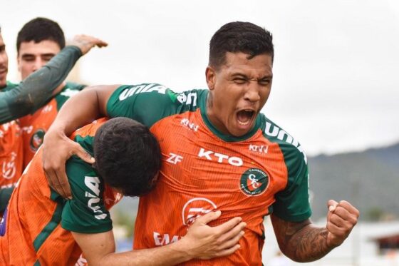 Camboriú FC bate o Caçador por 2 a 0 e segue líder da série B do Catarinense