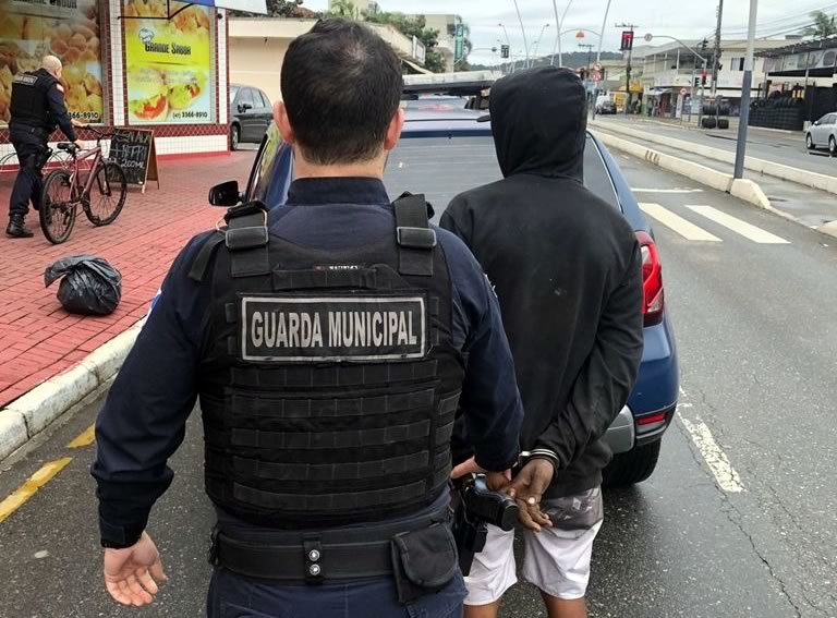 Mais dois foragidos capturados pela Guarda Municipal no sábado, 28