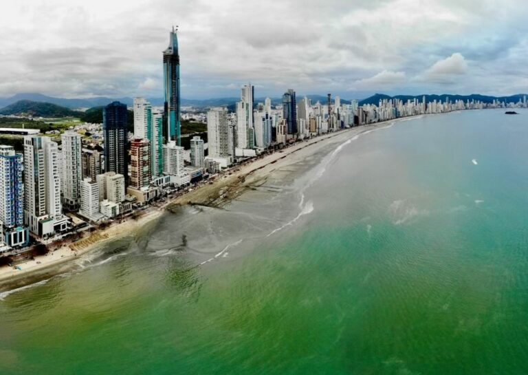 Alargamento da Praia Central já avançou 1,25 quilômetro