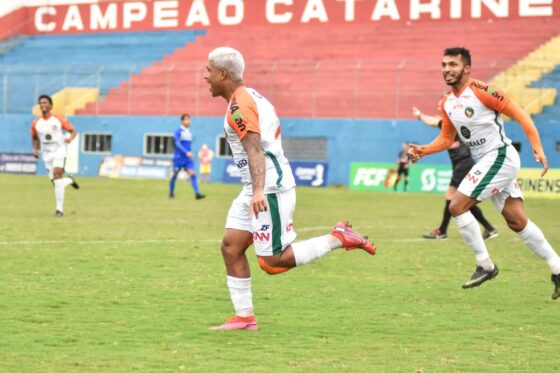 Camboriú FC e Barra empatam o primeiro jogo da final da Série B