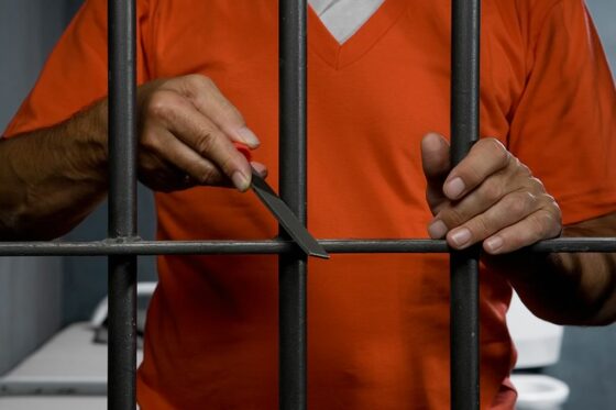 Dois detentos fogem do presídio da Canhanduba