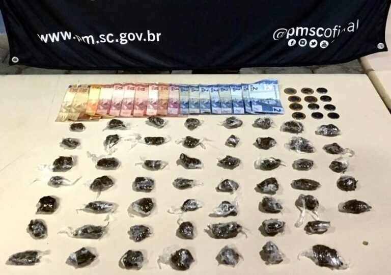 Dupla é detida com 54 porções  de maconha na Avenida Atlântica
